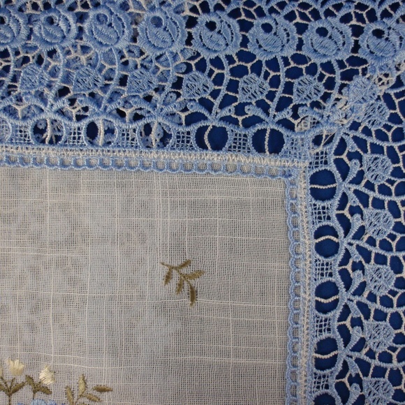 NEW Tablecloth BLUE LACE ROSE, Linen-look Square - Picture 3 of 6